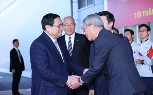 Thủ tướng Phạm Minh Chính thăm doanh nghiệp tiêu biểu của Nhật Bản và động viên công nhân Việt Nam