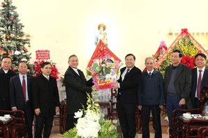 Bí thư Tỉnh ủy Nam Định thăm, chúc mừng Giám mục, giáo dân Giáo phận Bùi Chu