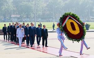 Thủ tướng Cộng hòa Belarus vào Lăng viếng Chủ tịch Hồ Chí Minh
