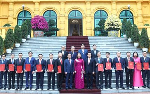 Quyền Chủ tịch nước trao quyết định bổ nhiệm Đại sứ Việt Nam tại nước ngoài