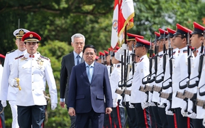 Chùm ảnh: Lễ đón Thủ tướng Phạm Minh Chính thăm chính thức Singapore
