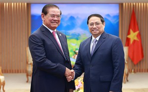 Thủ tướng Phạm Minh Chính tiếp Phó Thủ tướng, Bộ trưởng Bộ Nội vụ Vương quốc Campuchia