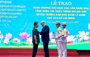 Phó Thủ tướng Liên bang Nga trao Huân chương Hữu nghị cho lãnh đạo Ban Quản lý Lăng Chủ tịch Hồ Chí Minh