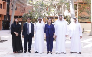 Phó Chủ tịch nước làm việc với một số tập đoàn kinh tế, gặp gỡ cộng đồng người Việt tại UAE