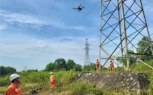 Căng mình bảo đảm an toàn lưới truyền tải đưa điện ra miền Bắc