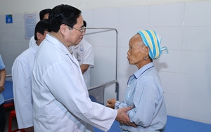 Thủ tướng Phạm Minh Chính dâng hương tại Nhà tưởng niệm Chủ tịch Hồ Chí Minh và thăm Bệnh viện đa khoa tỉnh Bắc Kạn