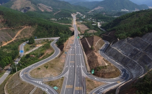 Thủ tướng yêu cầu tháo gỡ khó khăn trong triển khai các dự án đường bộ cao tốc