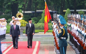 Chùm ảnh: Thủ tướng Phạm Minh Chính chủ trì lễ đón Thủ tướng Malaysia thăm chính thức Việt Nam