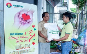 Phân bón Cà Mau trao tặng gạo cho các bếp ăn yêu thương tại Cần Thơ