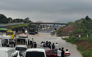 Cao tốc Phan Thiết-Dầu Giây ngập do 'chưa lường hết khi thiết kế cống'