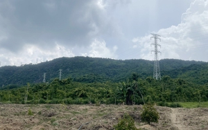 Đóng điện đường dây 220 kV giải tỏa nguồn năng lượng tái tạo
