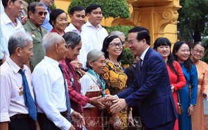 Chủ tịch nước Võ Văn Thưởng tiếp Đoàn người có công tỉnh Trà Vinh