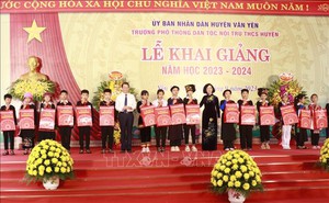 Thường trực Ban Bí thư dự khai giảng năm học mới và làm việc tại tỉnh Yên Bái