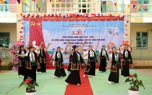 Trao trường đẹp, 'cây cầu hạnh phúc' cho học sinh dân tộc thiểu số trong ngày khai giảng
