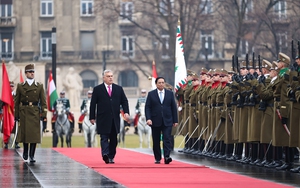 Chùm ảnh: Lễ đón trọng thể Thủ tướng Phạm Minh Chính thăm chính thức Hungary