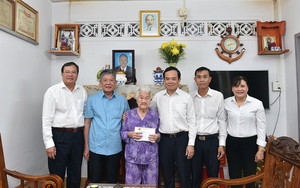 Phó Thủ tướng Trần Lưu Quang tặng quà Tết tại Trà Vinh