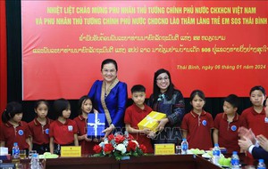 Phu nhân Thủ tướng Việt Nam và Phu nhân Thủ tướng Lào thăm, tặng quà Làng trẻ em SOS Thái Bình
