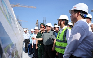 Thủ tướng Chính phủ kiểm tra tiến độ một số dự án giao thông, thăm, tặng quà người lao động làm việc xuyên Tết