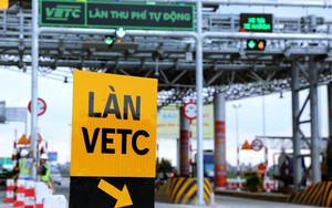 Thu phí không dừng ô tô ra vào Sân bay Tân Sơn Nhất và Nội Bài