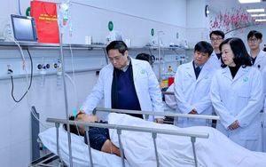 Thủ tướng Phạm Minh Chính thăm, chúc Tết, động viên cán bộ, bác sĩ và bệnh nhân các bệnh viện tại Hà Nội