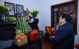 Thủ tướng Phạm Minh Chính dâng hương cố Thủ tướng Phạm Văn Đồng