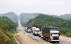 Xe tải nặng chiếm gần 45% lưu lượng xe trên cao tốc Cam Lộ-La Sơn