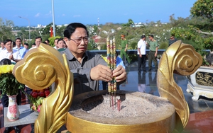 Thủ tướng kiểm tra công trình xây dựng tượng đài Chủ tịch Hồ Chí Minh và viếng Nghĩa trang Liệt sĩ tại Phú Quốc