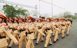 70 năm Chiến thắng Điện Biên Phủ: Động viên tinh thần nữ sinh tập luyện diễu binh, diễu hành trong lễ kỷ niệm