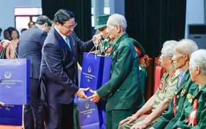 Thủ tướng dự gặp mặt, tri ân các chiến sĩ Điện Biên, thanh niên xung phong, dân công hỏa tuyến trực tiếp tham gia Chiến dịch Điện Biên Phủ