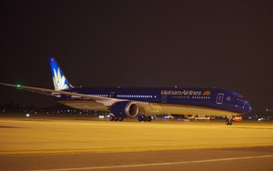 Tăng cường bay đêm, Vietnam Airlines ‘hạ nhiệt’ giá vé máy bay