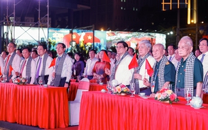 Lá cờ quyết thắng mãi là biểu tượng cho ý chí, cho khát vọng Việt Nam hùng cường Lá cờ quyết thắng mãi là biểu tượng cho ý chí, cho khát vọng Việt Nam hùng cường