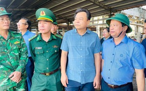 CẬP NHẬT: Bão số 13 giật cấp 17 tiến gần đất liền, phải hoàn thành sơ tán dân trước 12 giờ ngày 6/11