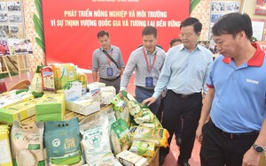 Các gian hàng đã sẵn sàng cho ngày khai mạc Triển lãm