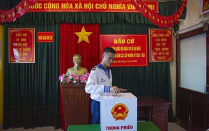 Thực hiện quyền cử tri nơi thềm lục địa phía nam của Tổ quốc