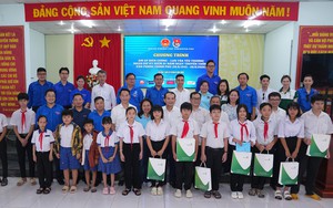 Ấm áp biên cương, tiếp sức học sinh vùng biên