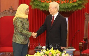 越共中央总书记阮富仲会见新加坡总统哈莉玛·雅各布