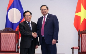 范明正总理会见老挝总理并与东盟领导人举行双边会晤