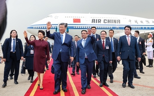 越南政府总理范明正前往机场迎接中共中央总书记，国家主席习近平