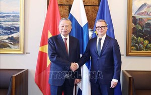 越共中央总书记苏林会见芬兰总理彼得里·奥尔波