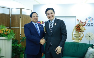 越南政府总理范明政会见新加坡总理黄循财