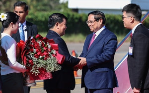 范明政总理抵达首都万象，开始在老挝进行各项活动