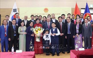 越共中央总书记苏林会见旅韩越南人代表