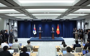 苏林总书记和韩国总统李在明共同会见记者