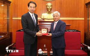 越南祖国阵线中央委员会主席杜文战会见中国驻越南大使何炜