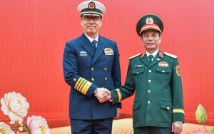 越南国防部长潘文江与中国国防部长董军举行会谈