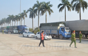 Bắt giữ 14 xe chở hơn 300 tấn hàng lậu