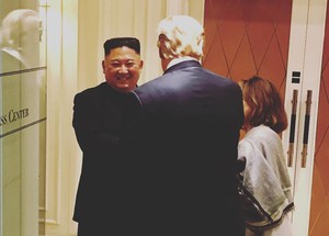 Hội nghị thượng đỉnh Mỹ - Triều và nụ cười Việt Nam 