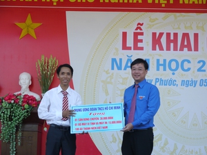 Trung ương Đoàn trao học bổng và công trình thanh niên tại Bình Định
