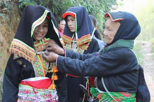 Mở lớp truyền dạy các làn điệu dân ca truyền thống của dân tộc Dao