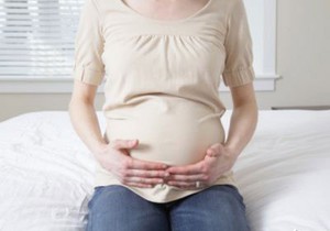 Quy định chi phí bắt buộc bên nhờ mang thai hộ chi trả